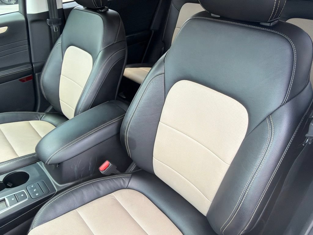 Certified 2022 Ford Escape Titanium w/ Titanium Elite Package FWD image 13