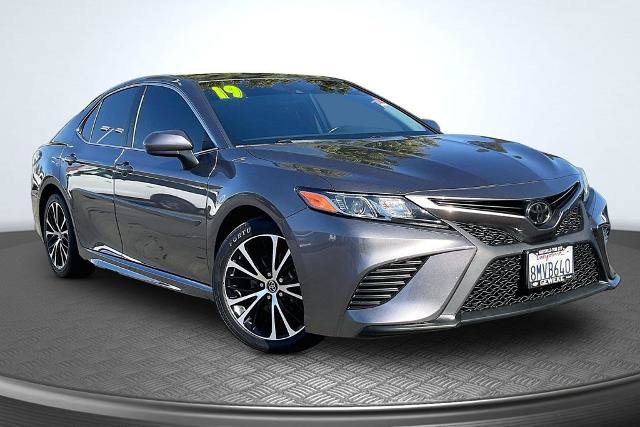 Used 2019 Toyota Camry SE FWD image 12