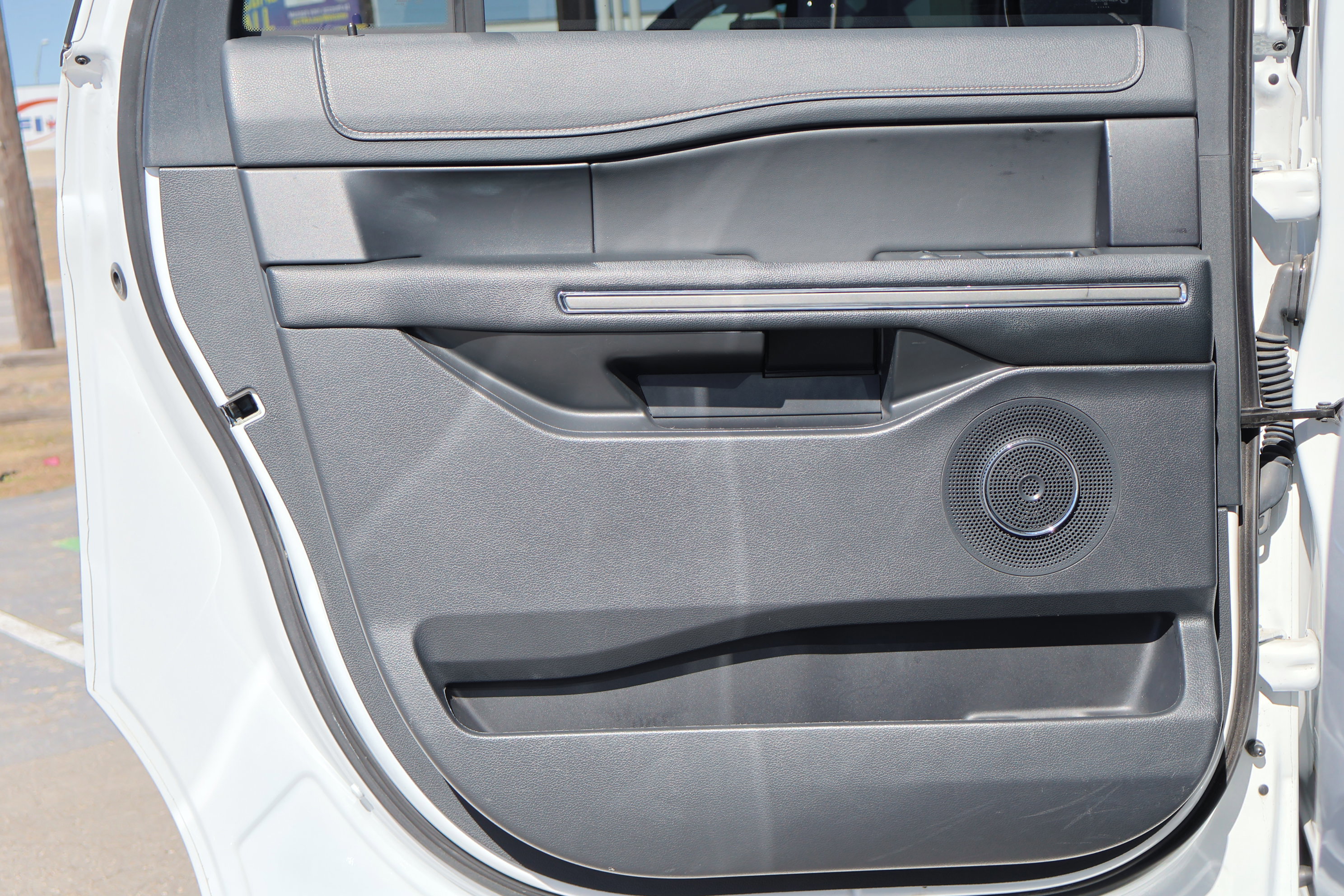 Certified 2024 Ford Expedition Max XLT image 30