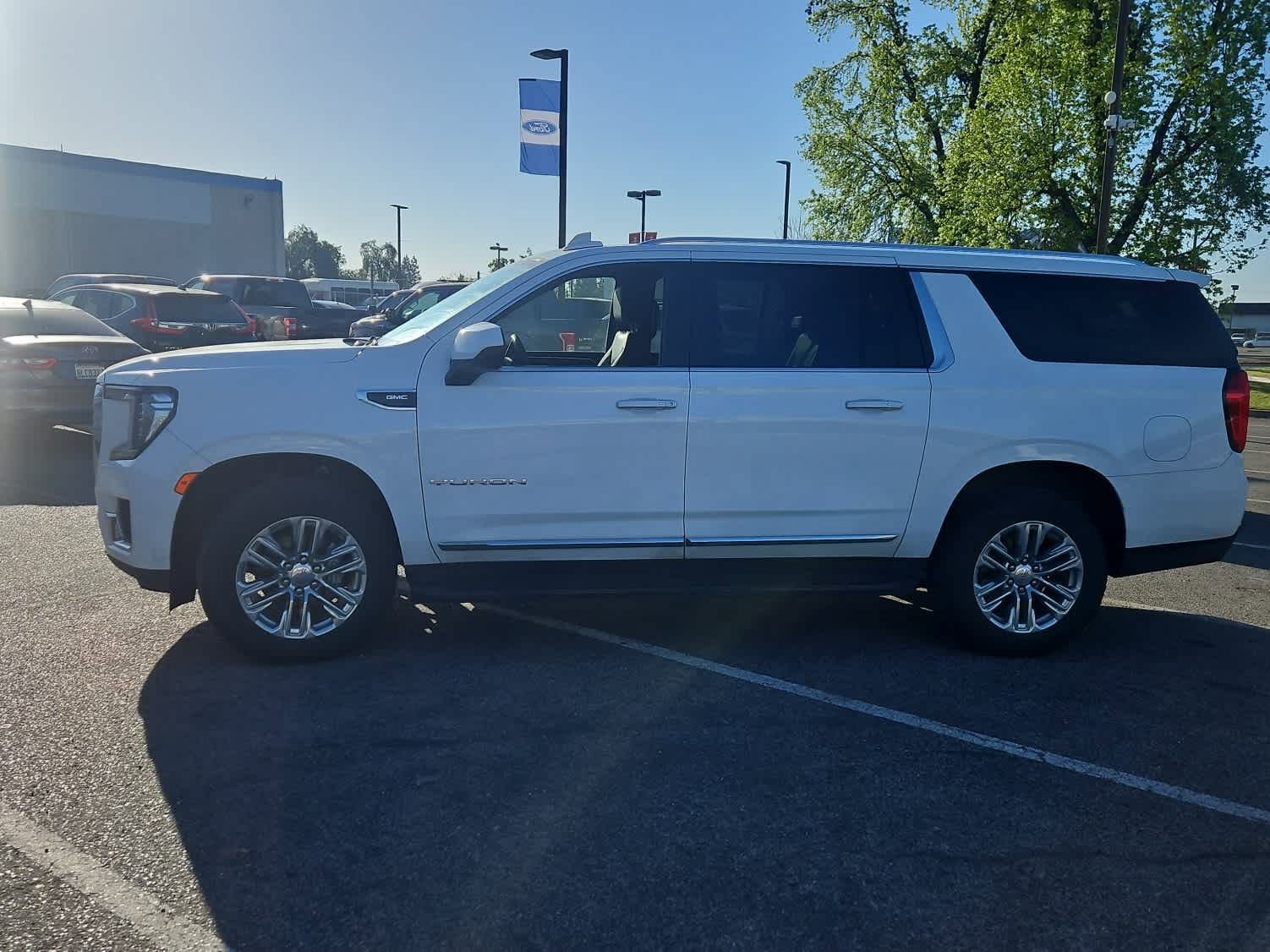 Used 2024 GMC Yukon XL SLT image 5