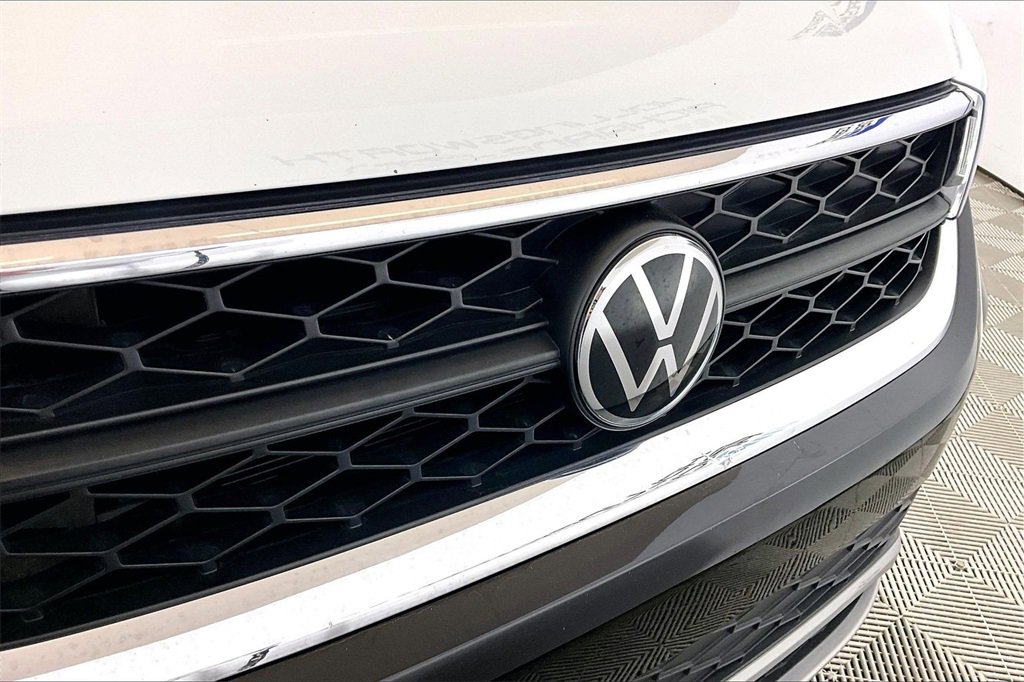 Used 2024 Volkswagen Taos SE image 23