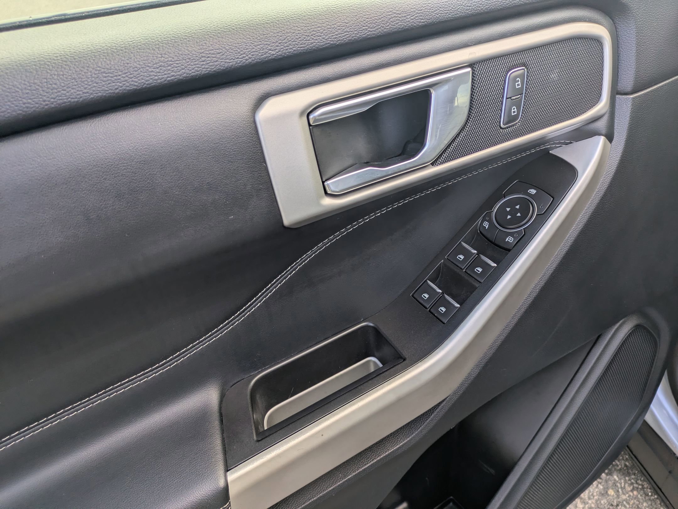 Certified 2022 Ford Explorer XLT w/ Equipment Group 202A image 13