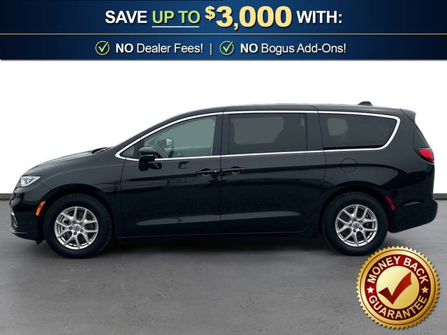 Used 2023 Chrysler Pacifica Touring-L FWD image 2