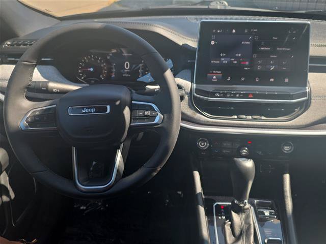 Used 2023 Jeep Compass Latitude w/ Convenience Group AWD/4WD image 2