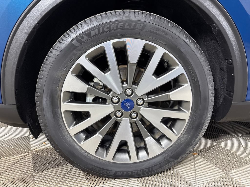 Certified 2020 Ford Escape Titanium w/ Titanium Premium Package 2.0 AWD/4WD image 9