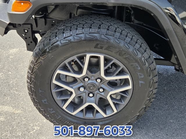 Used 2024 Jeep Wrangler Unlimited Sahara AWD/4WD image 16