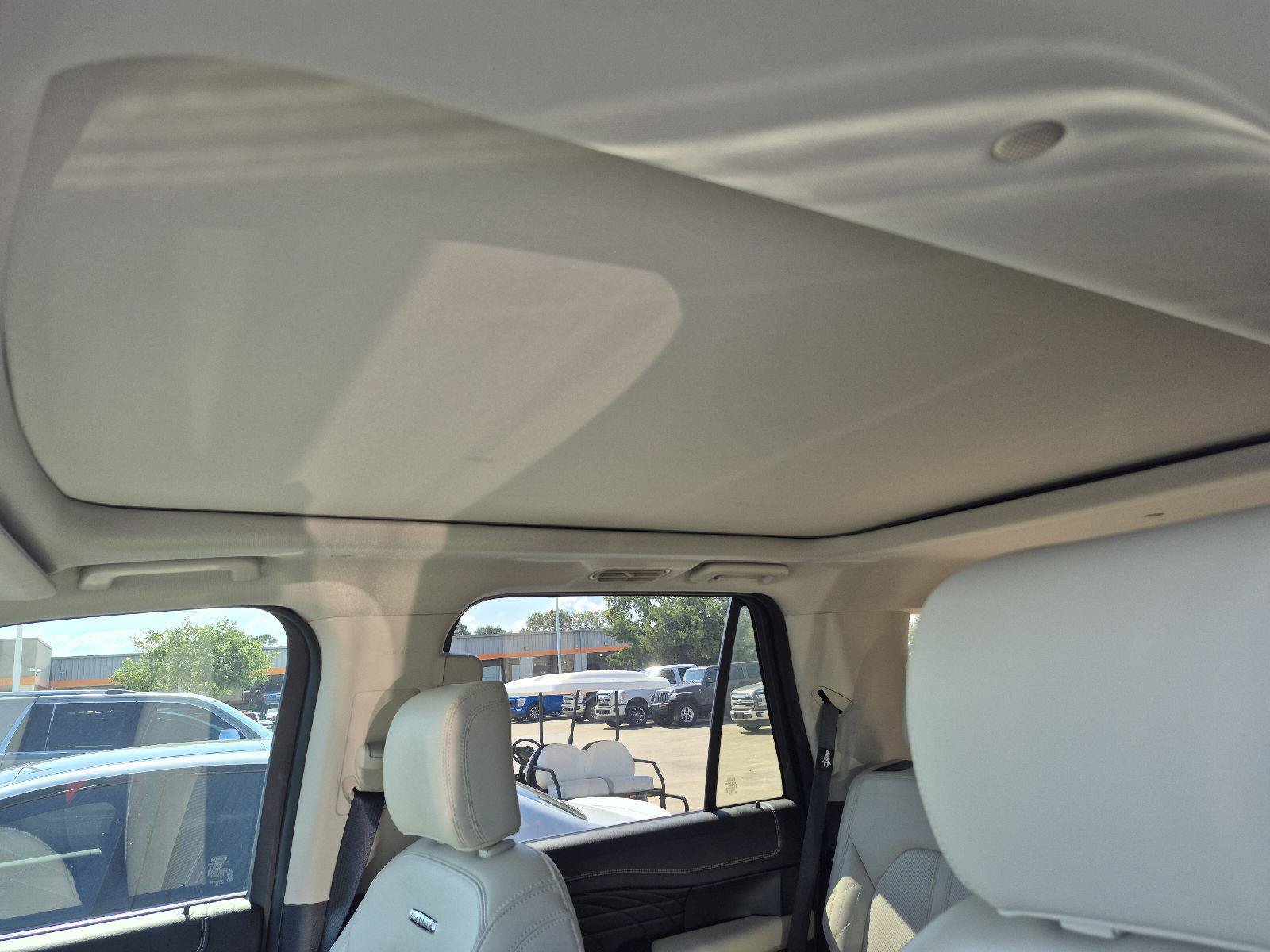 Certified 2019 Ford Expedition Platinum RWD image 3