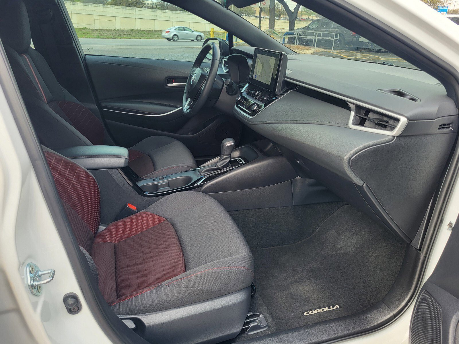 Used 2025 Toyota Corolla SE image 12