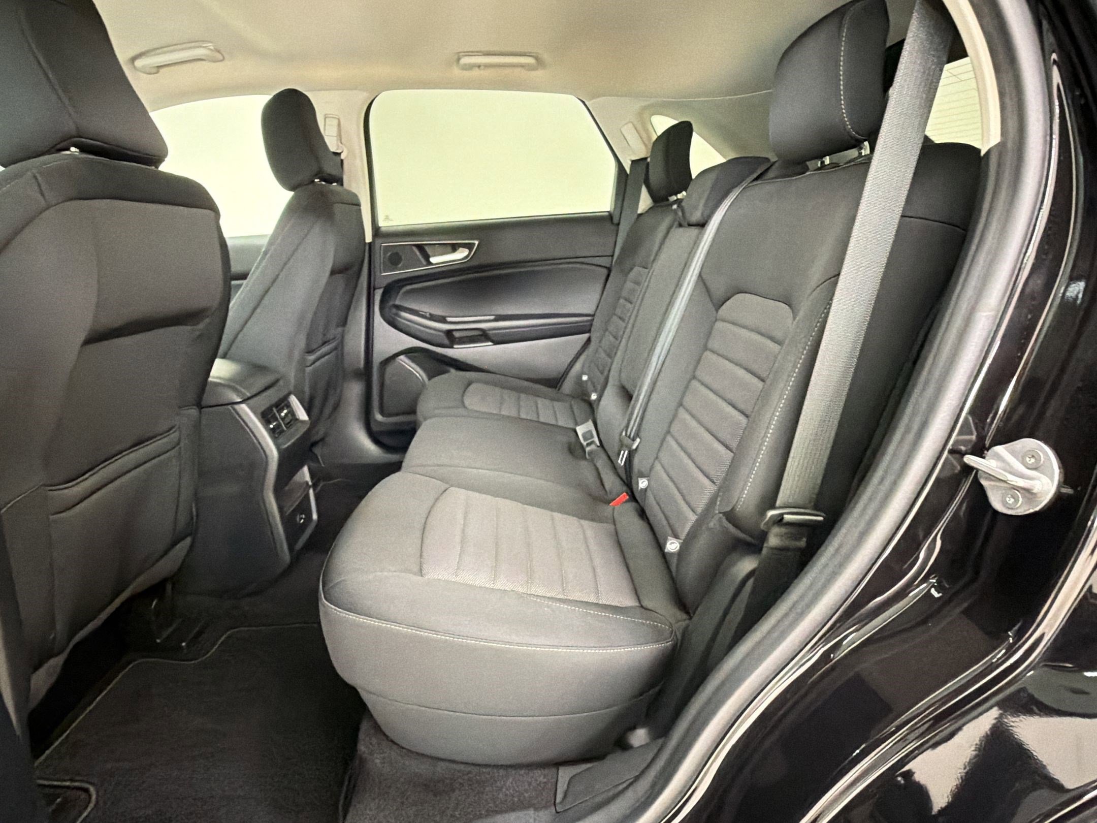 Certified 2022 Ford Edge SE w/ Black Appearance Package AWD/4WD image 15