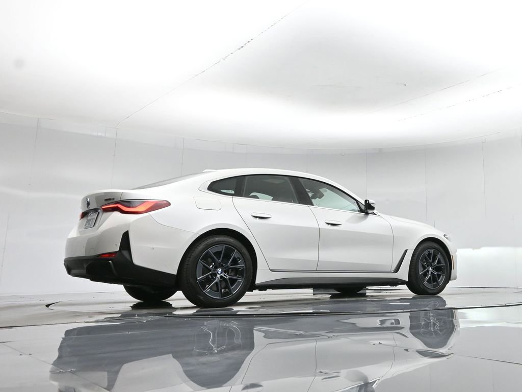 Used 2025 BMW i4 eDrive40 image 15