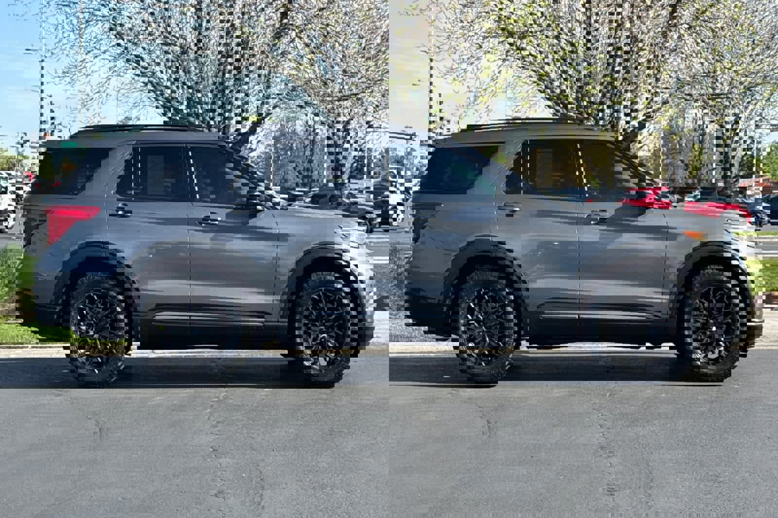 Certified 2023 Ford Explorer XLT w/ Equipment Group 202A image 6