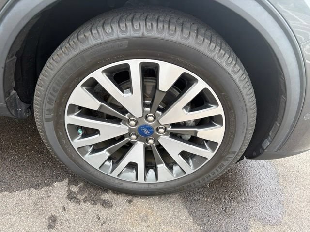 Certified 2020 Ford Escape Titanium w/ Titanium Premium Package 2.0 AWD/4WD image 4