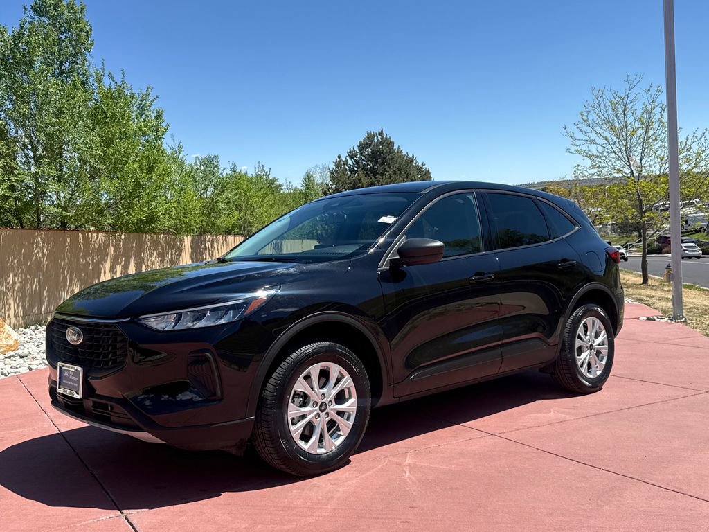 Certified 2025 Ford Escape Active AWD/4WD image 3