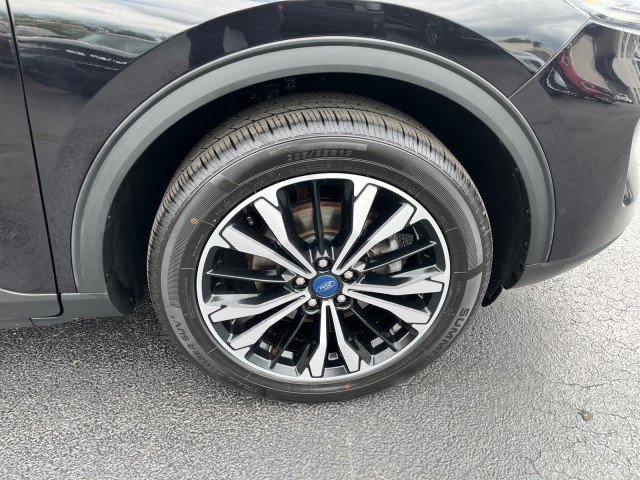 Certified 2022 Ford Escape SE w/ SE Sport Appearance Package AWD/4WD image 9