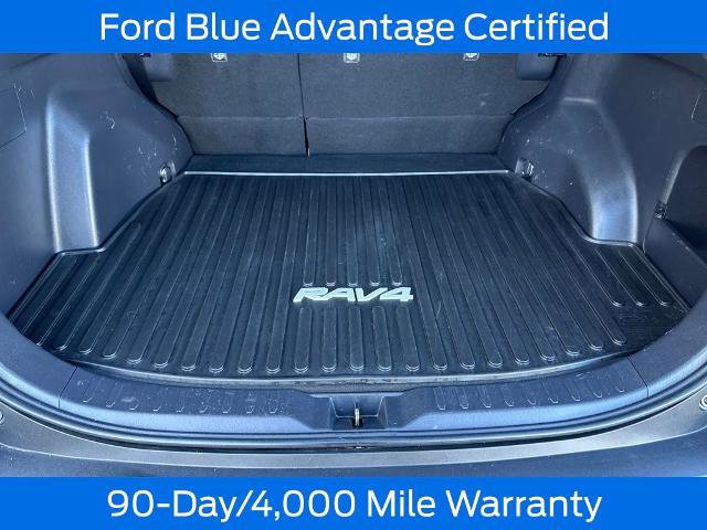 Used 2021 Toyota RAV4 LE image 7