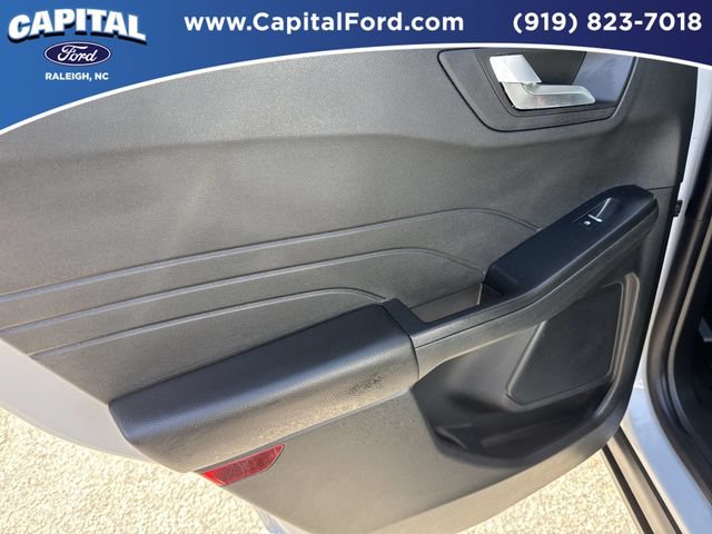 Certified 2025 Ford Escape SE FWD image 17