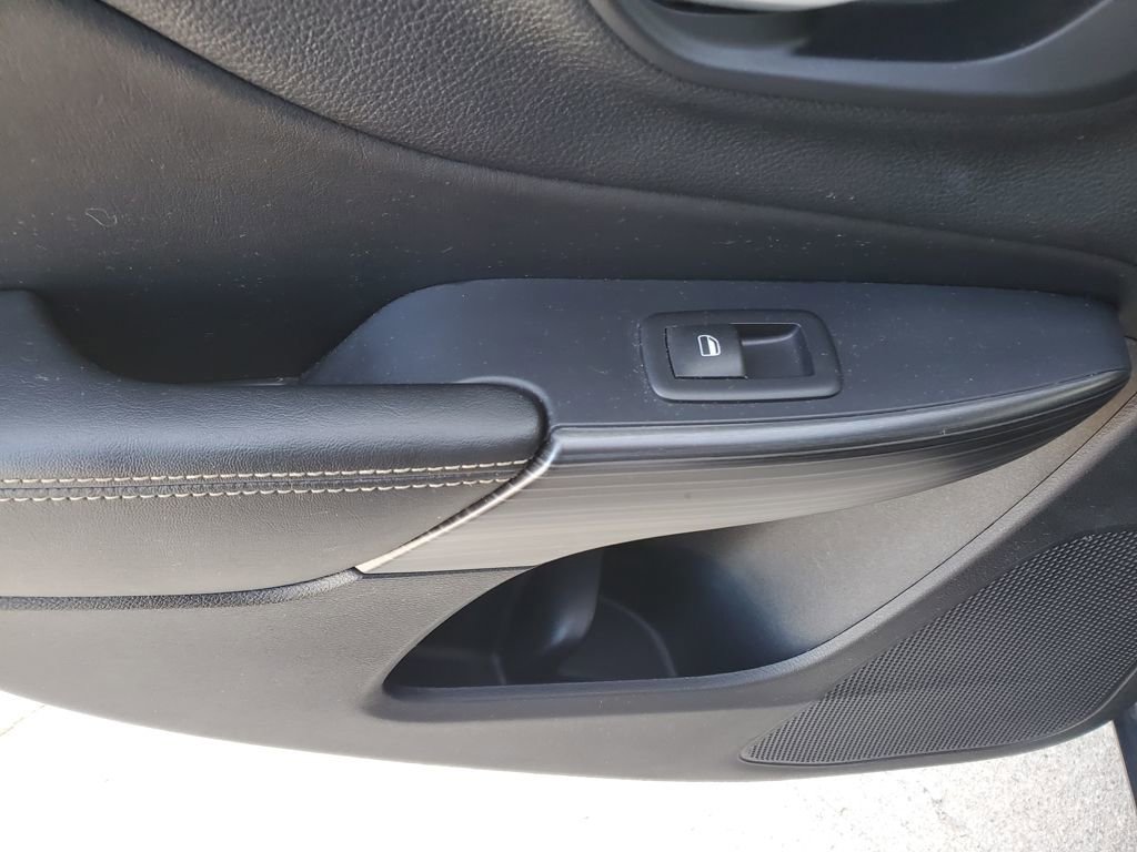 Used 2016 Jeep Cherokee Limited image 12