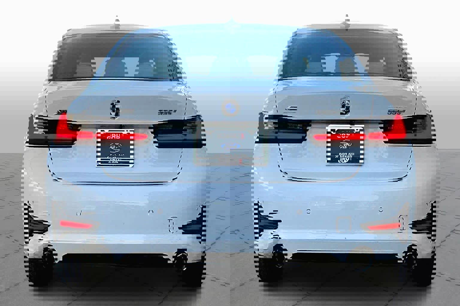 Used 2019 BMW 330i xDrive Sedan w/ Driving Assistance Package image 2