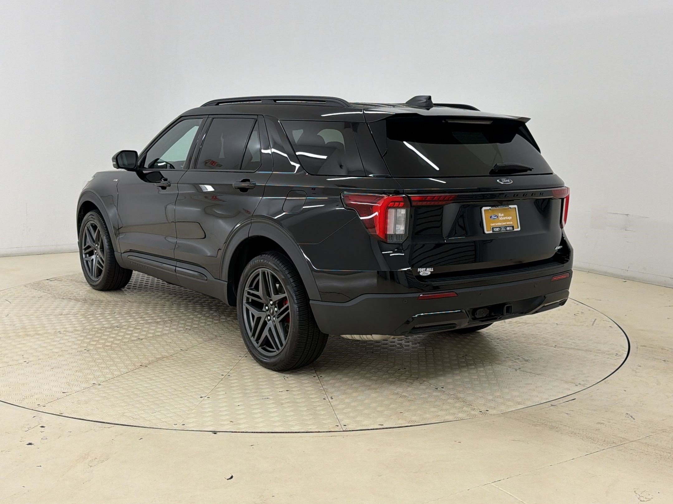 Certified 2025 Ford Explorer ST-Line w/ Premium Package AWD/4WD image 3