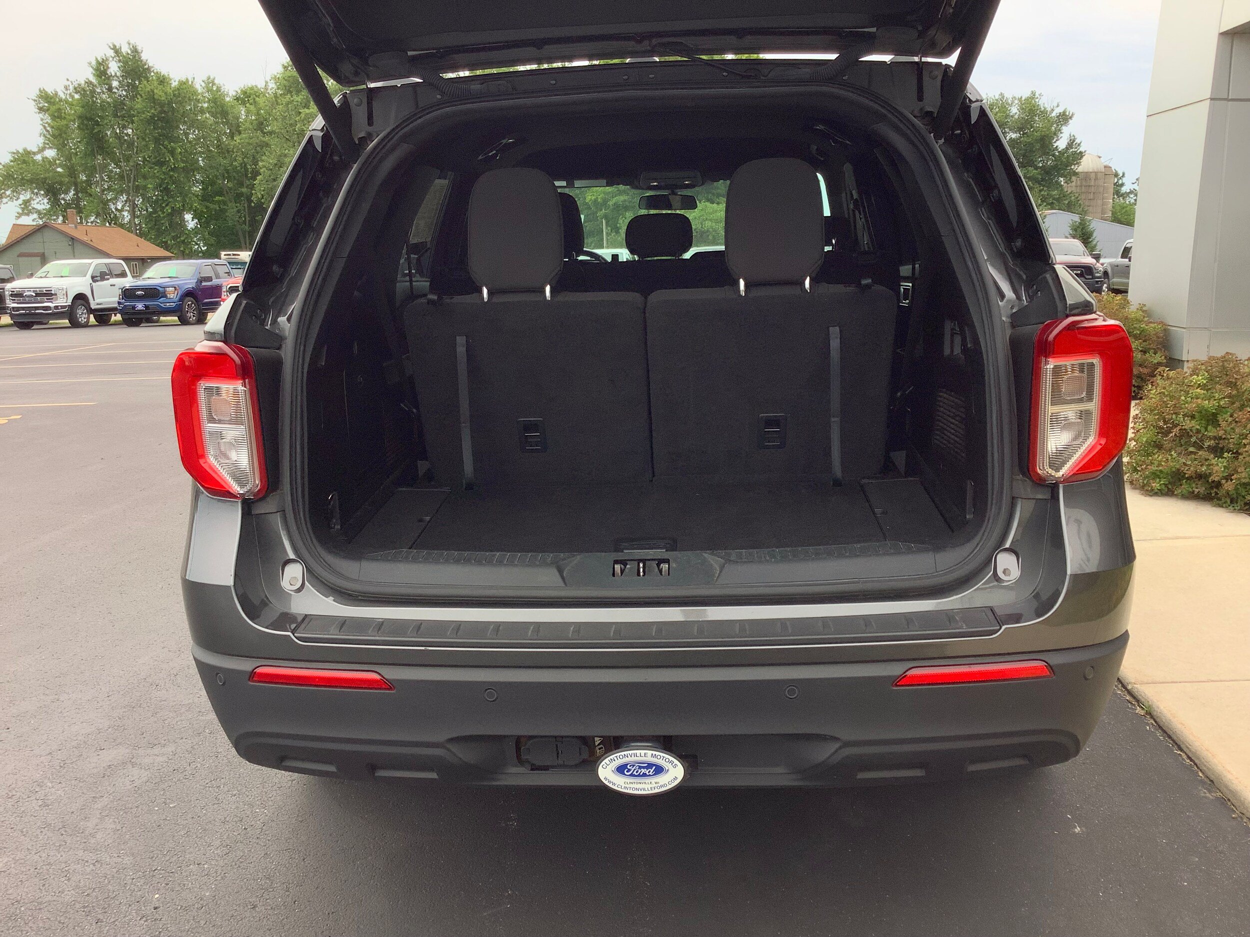 Certified 2020 Ford Explorer XLT w/ Comfort Package AWD/4WD image 6