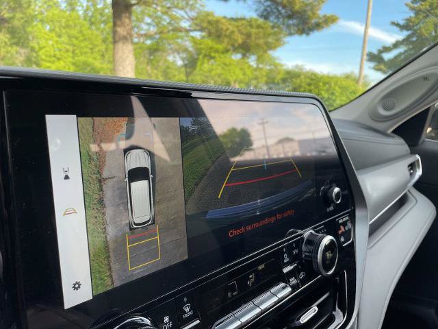 Used 2025 Toyota Highlander Platinum AWD/4WD image 6