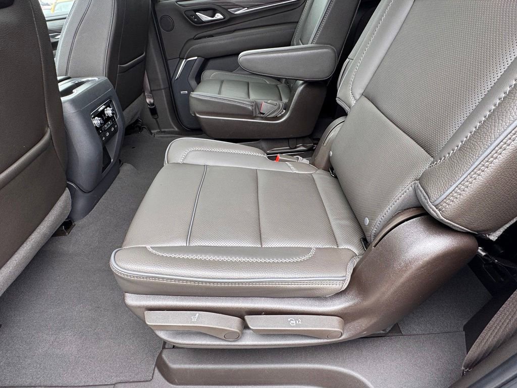 Used 2023 GMC Yukon XL Denali w/ Advanced Technology Package AWD/4WD image 29