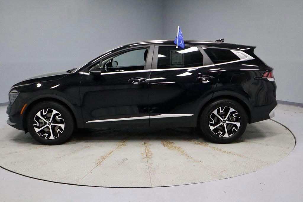 Used 2025 Kia Sportage EX FWD image 2