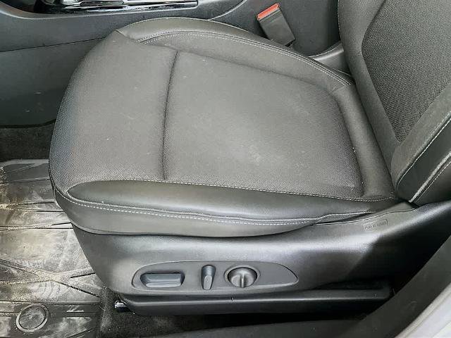 Used 2023 Buick Encore GX Preferred w/ Cold Weather Comfort Package AWD/4WD image 29