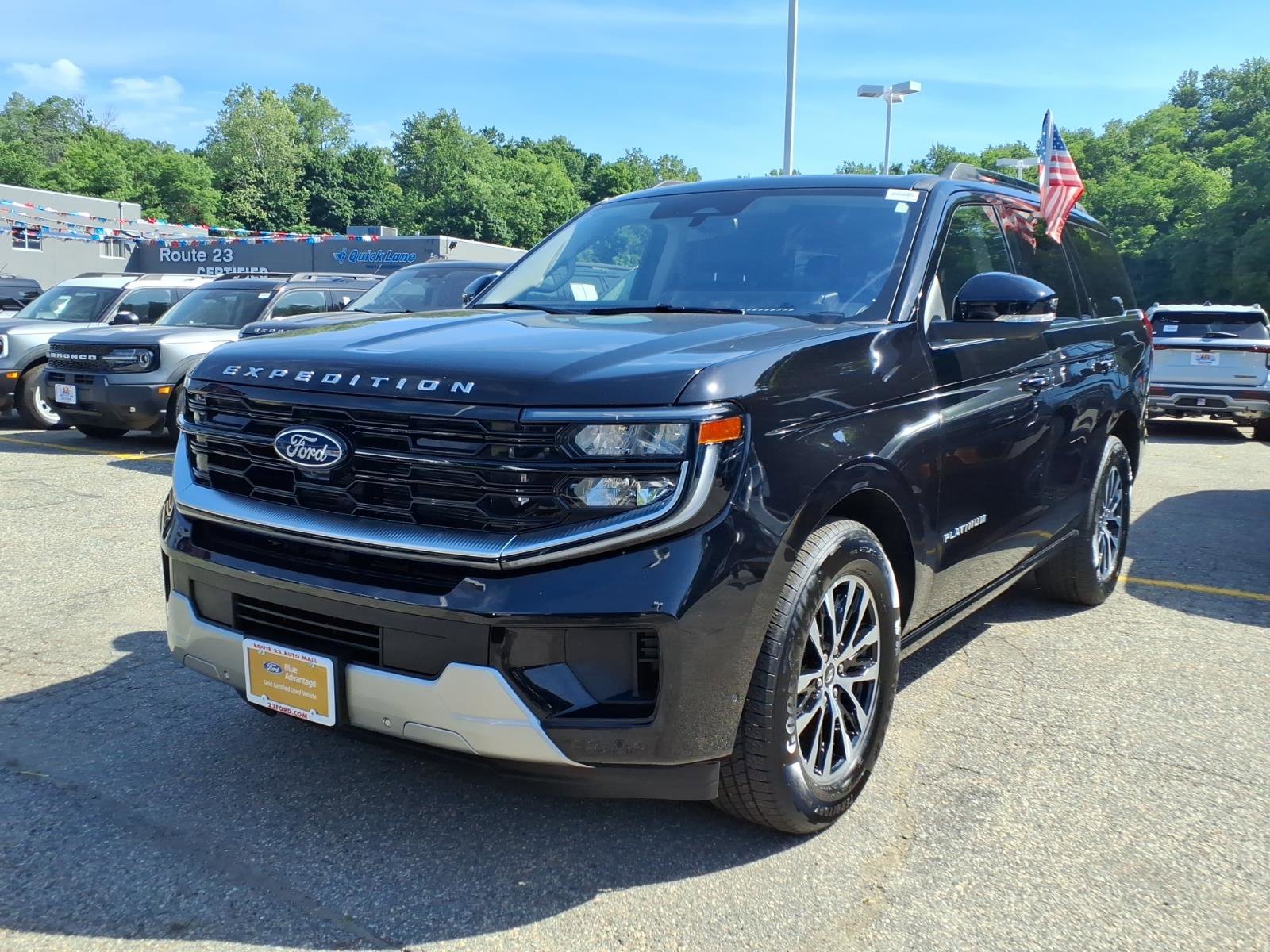 Certified 2025 Ford Expedition Platinum AWD/4WD image 4