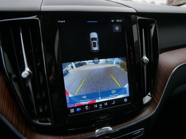 Used 2023 Volvo XC60 B5 Plus image 29
