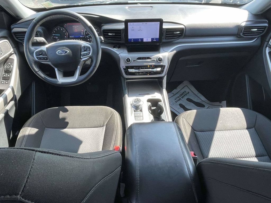 Certified 2023 Ford Explorer XLT RWD image 11