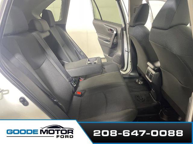 Used 2022 Toyota RAV4 LE image 22
