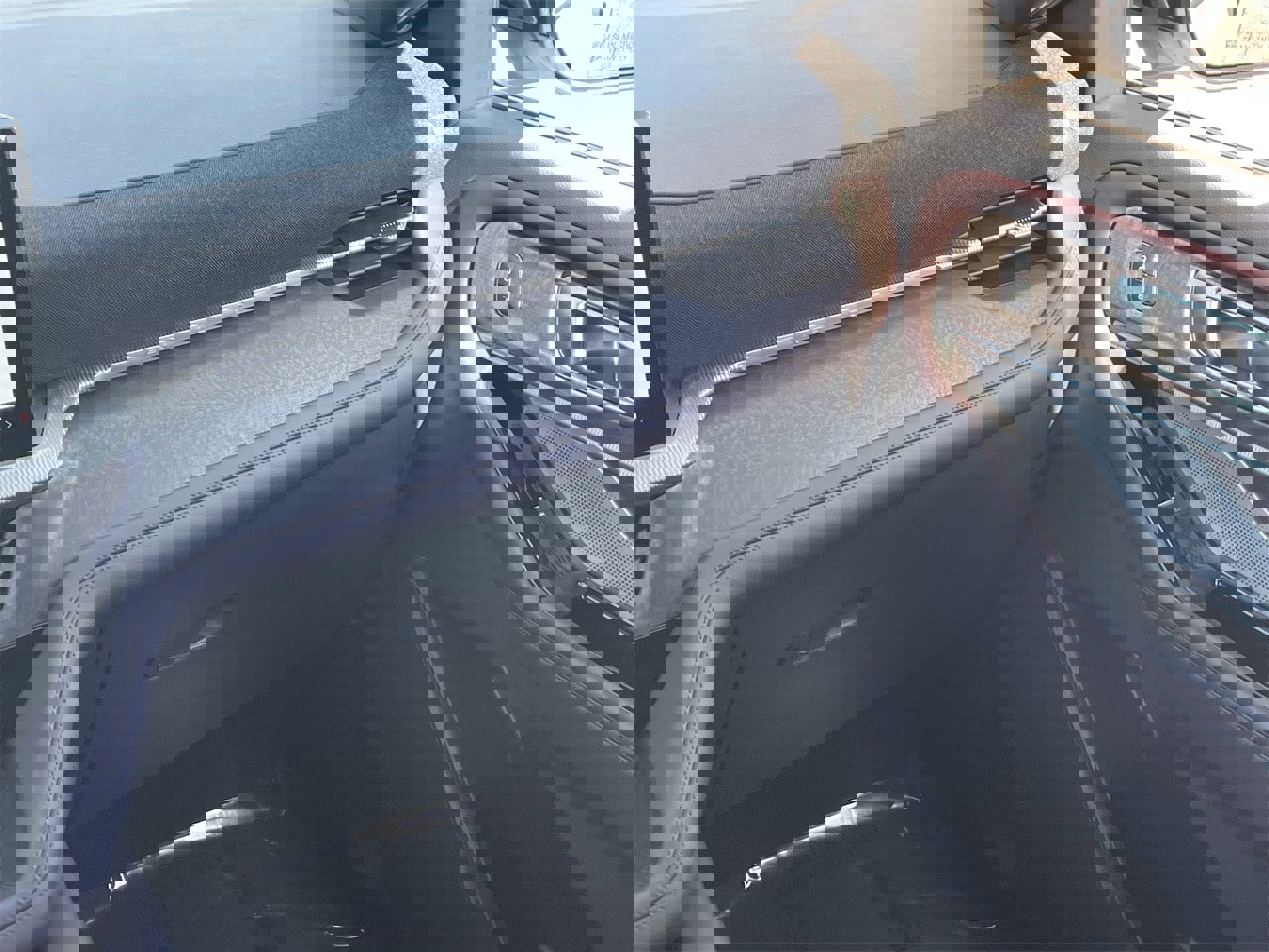 Certified 2025 Ford Explorer Platinum w/ Ultimate Package image 17