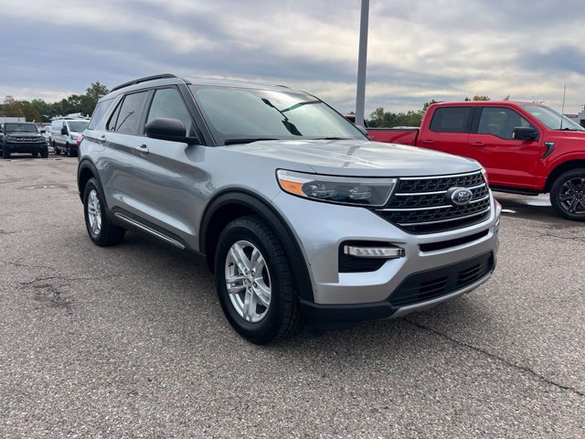 Certified 2023 Ford Explorer XLT w/ Equipment Group 202A AWD/4WD image 3