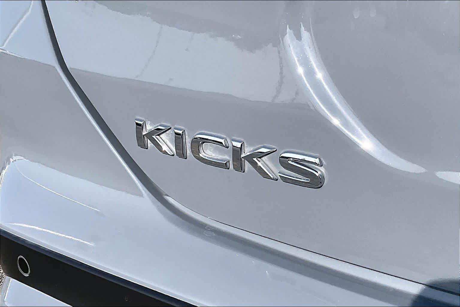 Used 2024 Nissan Kicks SR w/ SR Premium Package FWD image 26