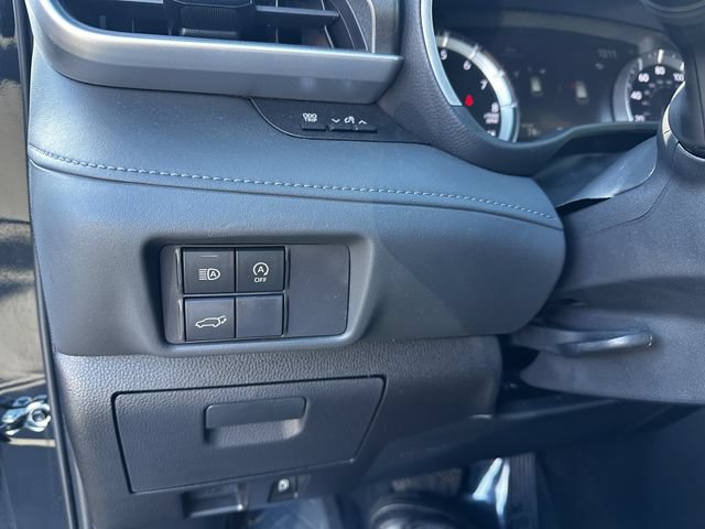 Used 2024 Toyota Highlander XLE AWD/4WD image 28