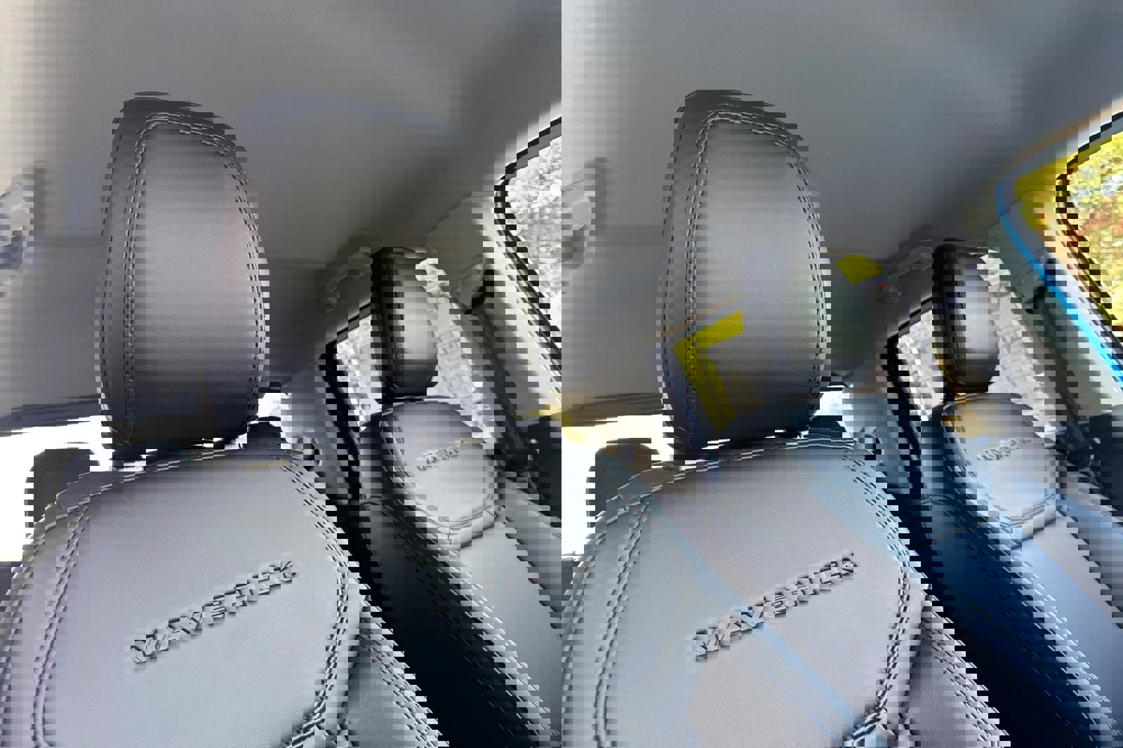 Certified 2025 Ford Maverick Lariat w/ Black Appearance Package image 17