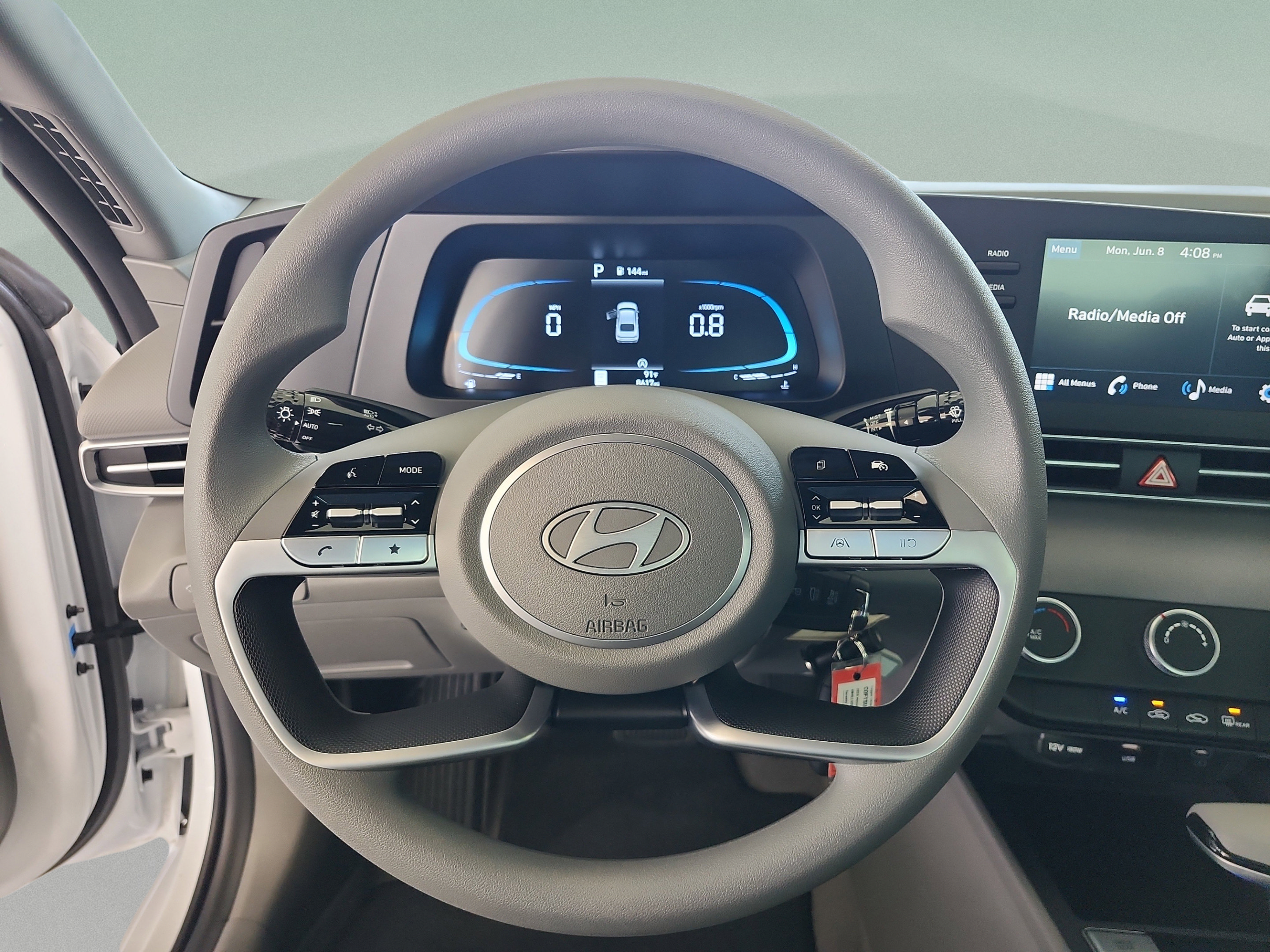 Used 2025 Hyundai Elantra SE FWD image 9