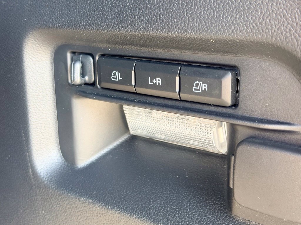 Certified 2025 Ford Explorer Platinum RWD image 31