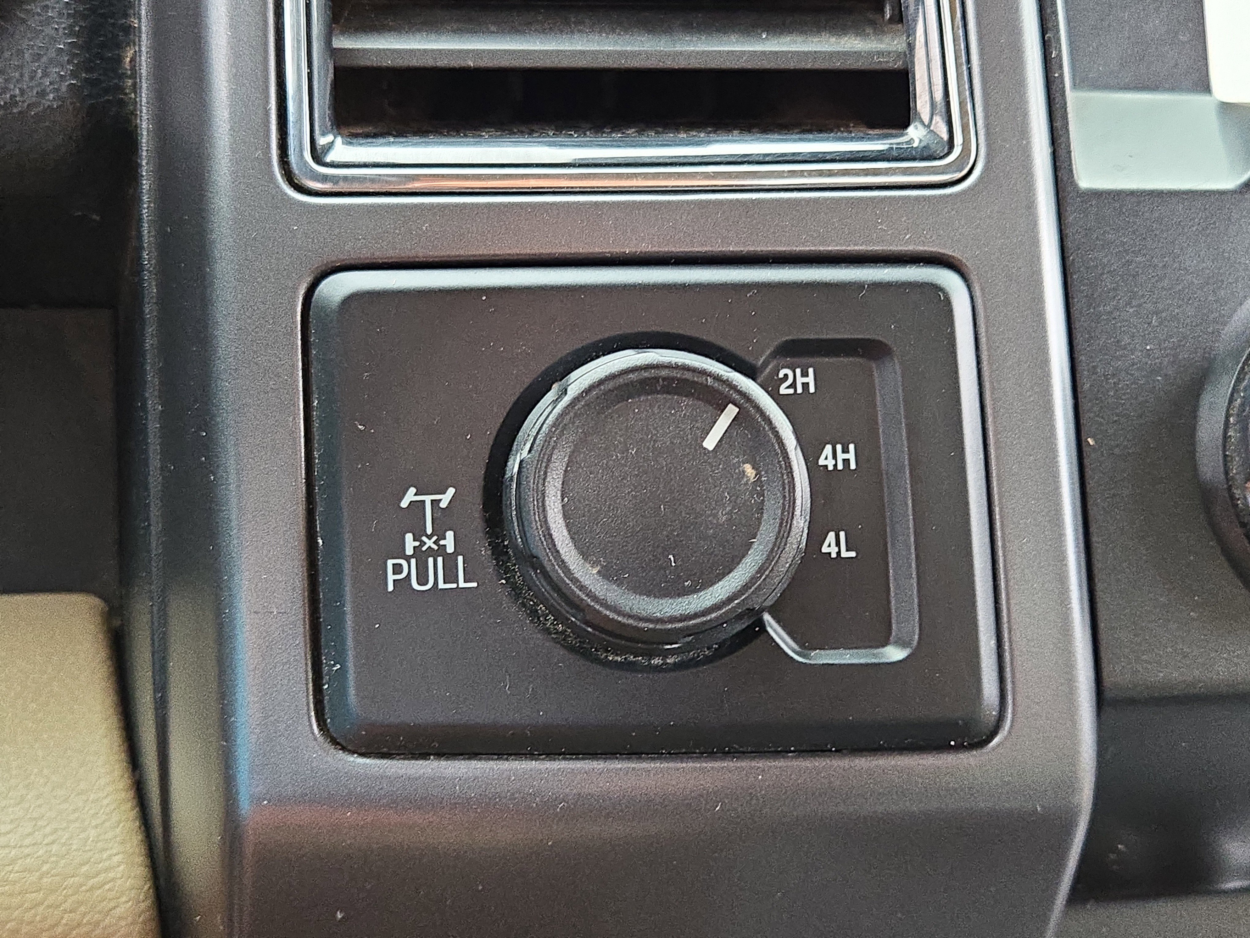 Certified 2019 Ford F150 XLT w/ Equipment Group 302A Luxury AWD/4WD image 30