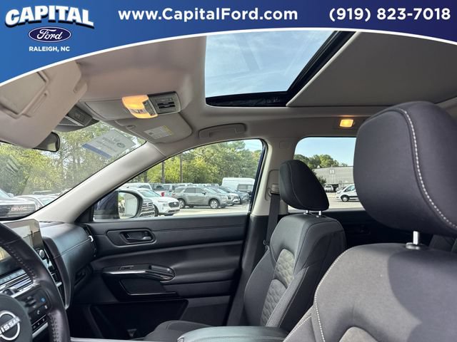 Used 2025 Nissan Pathfinder SV w/ SV Premium Package AWD/4WD image 22
