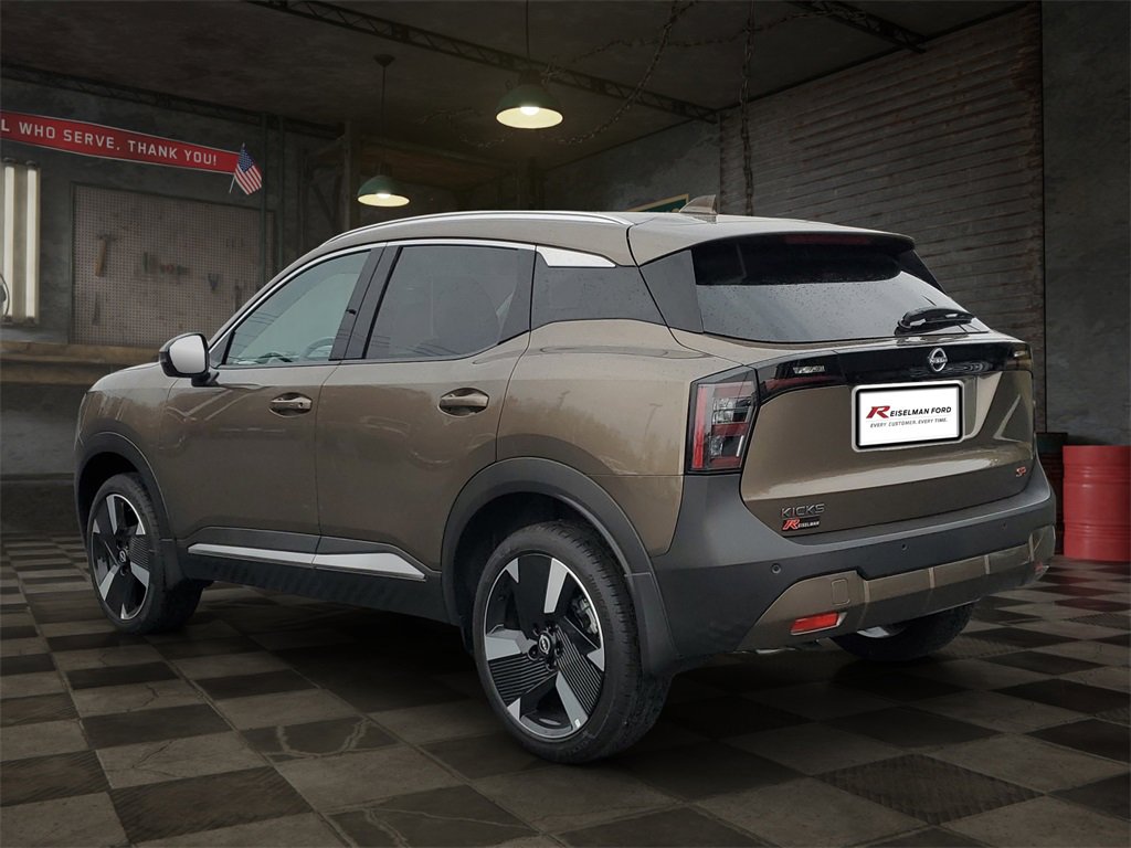 Used 2025 Nissan Kicks SR image 3