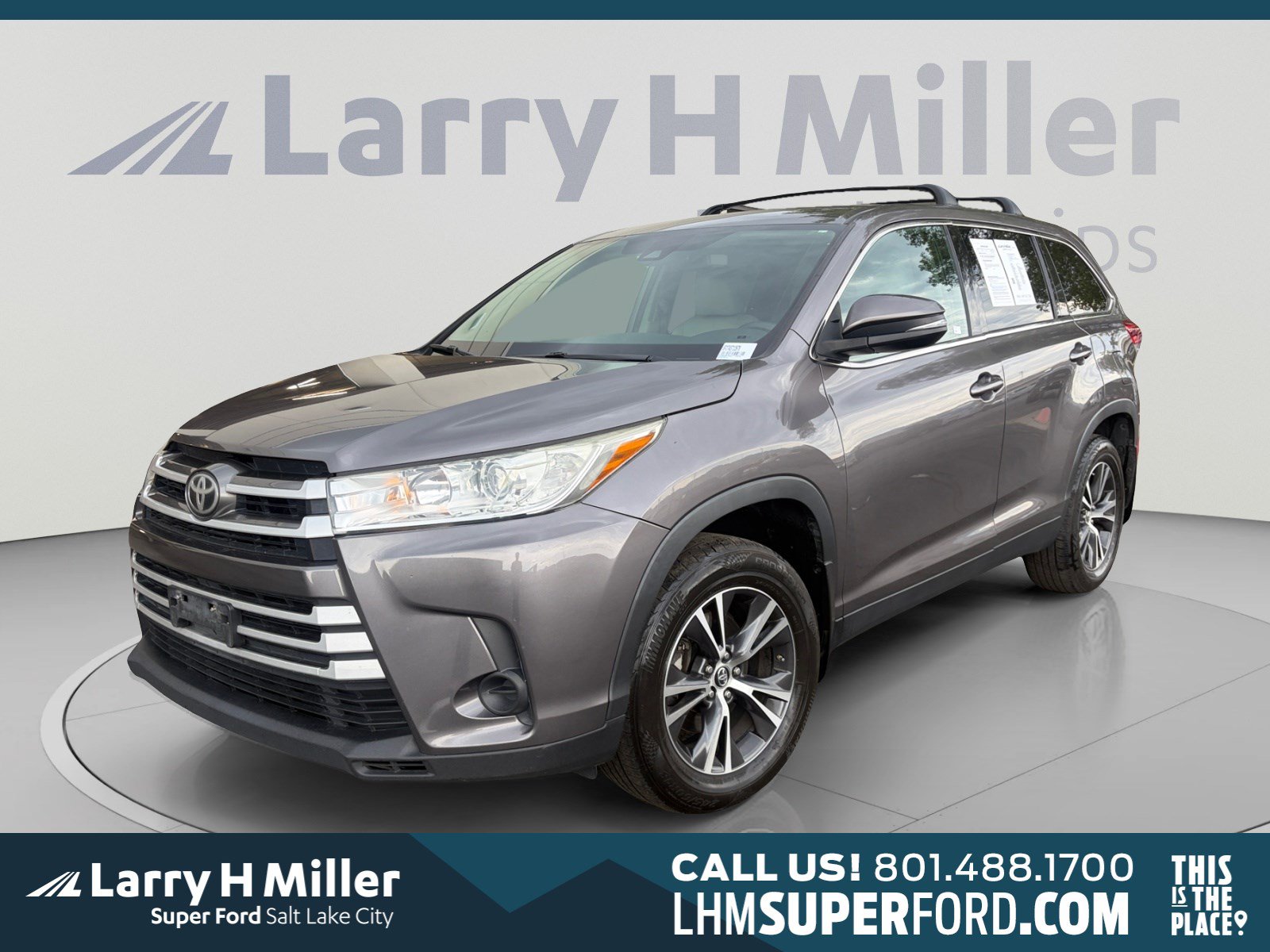 Used 2019 Toyota Highlander LE AWD/4WD image 1