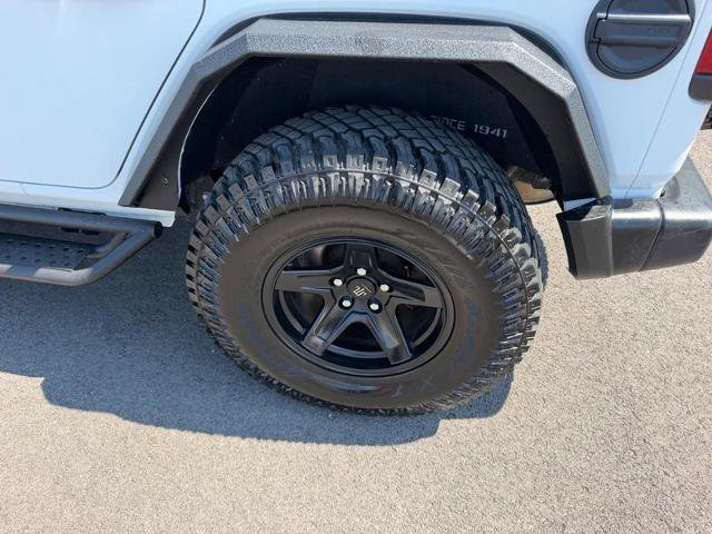 Used 2019 Jeep Wrangler Unlimited Sahara AWD/4WD image 8
