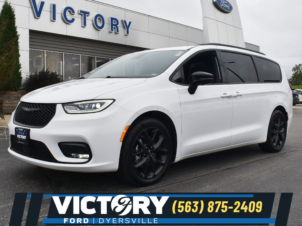 Used 2025 Chrysler Pacifica Limited