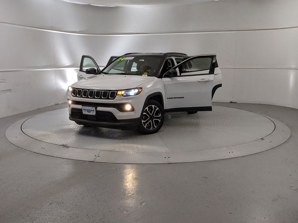 Used 2024 Jeep Compass Limited image 12