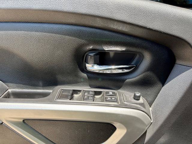 Used 2022 Nissan Titan SV RWD image 18