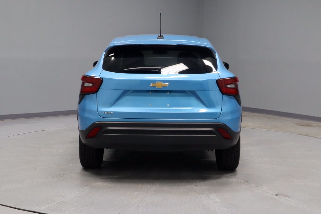 Used 2025 Chevrolet Trax LS FWD image 9