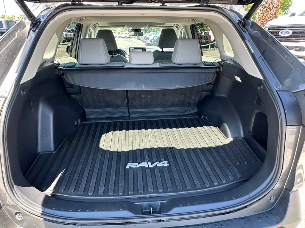 Used 2022 Toyota RAV4 XLE Premium FWD image 22