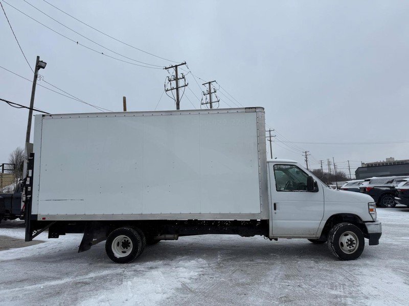 Certified 2024 Ford E-450 and Econoline 450 Super Duty w/ Power Windows & Locks Group image 6